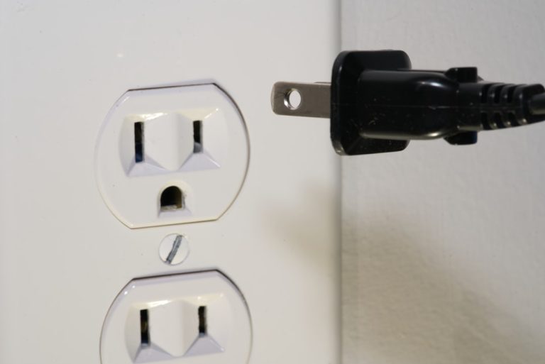 smart plug electrical outlet