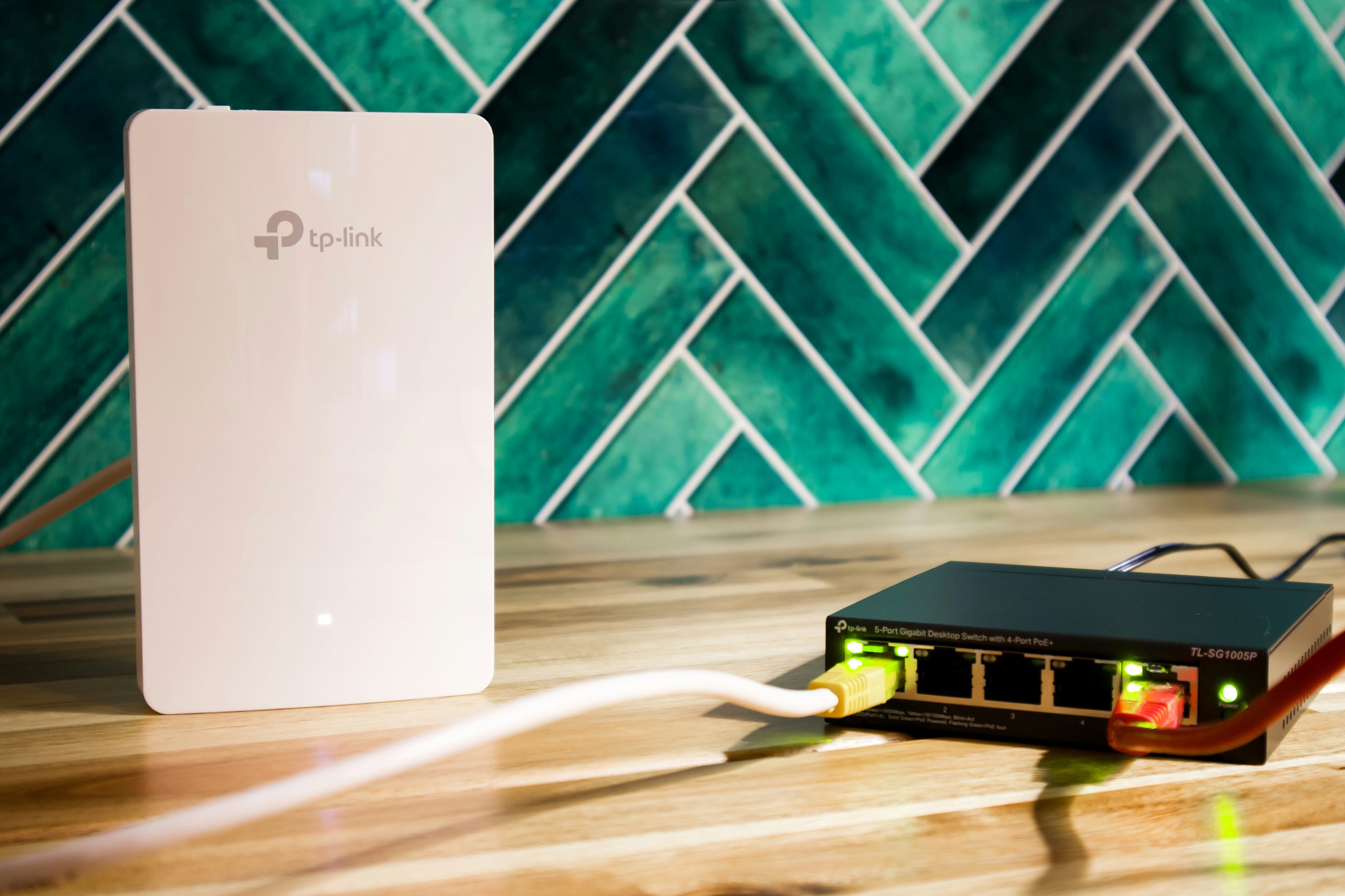 mesh wifi thick walls